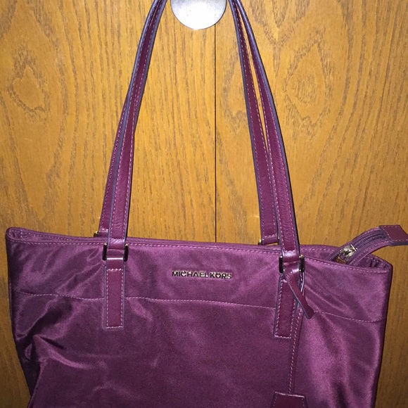 Micheal Kors maroon color shoulder purse - Picture 3 of 7