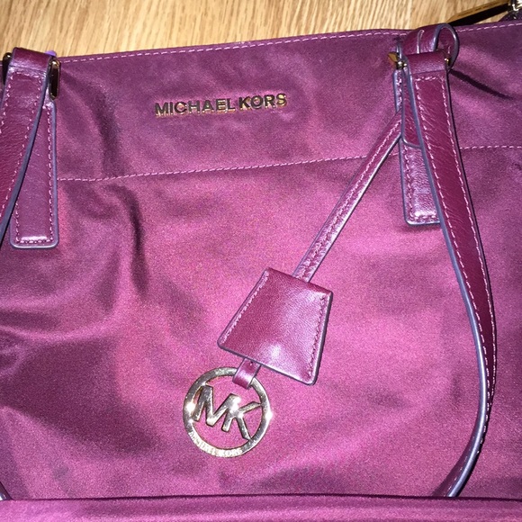 Micheal Kors maroon color shoulder purse - Picture 7 of 7