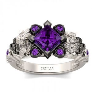 Beautiful Amethyst ring from Jeulia size 5