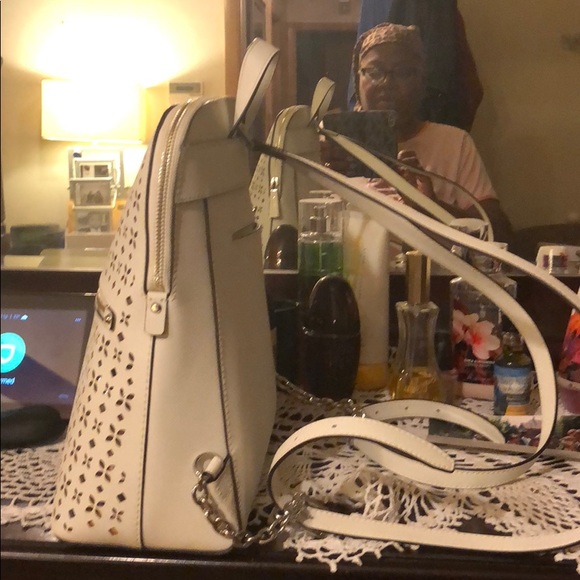 Handbags - Picture 3 of 5