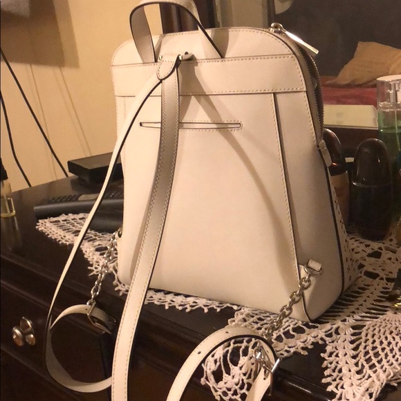 Handbags - Picture 4 of 5