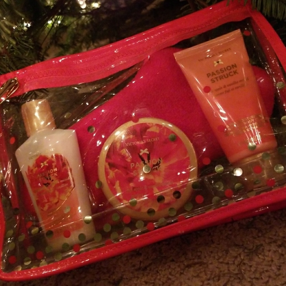 🌺SOLD🌺 Victoria's Secret Bedtime Beauty Kit