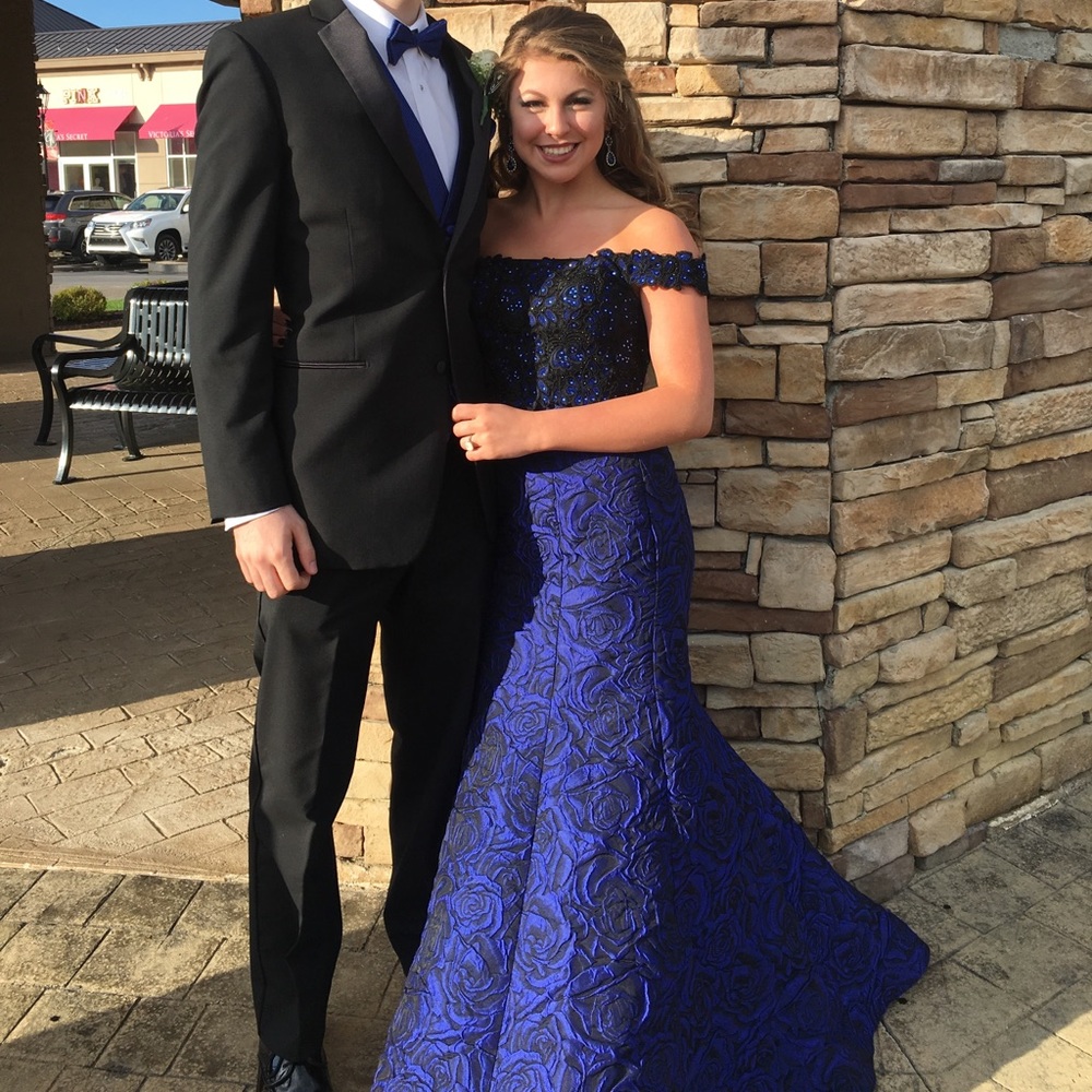 This Ellie prom dress