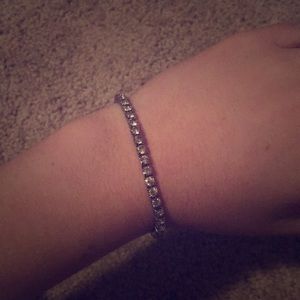 Stretchy cubic zirconium bracelet