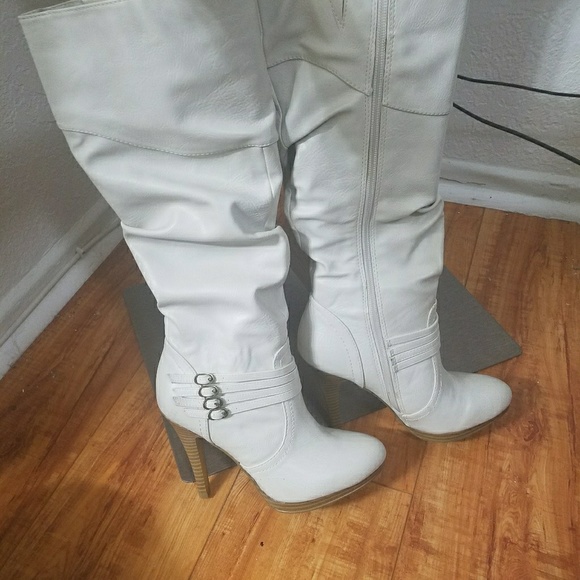 "Winter Wonderland" Heeled Lindie Boots, 5M - Picture 1 of 7