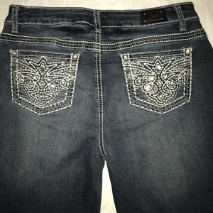 NWOT Earl Jeans with embellished Pockets.