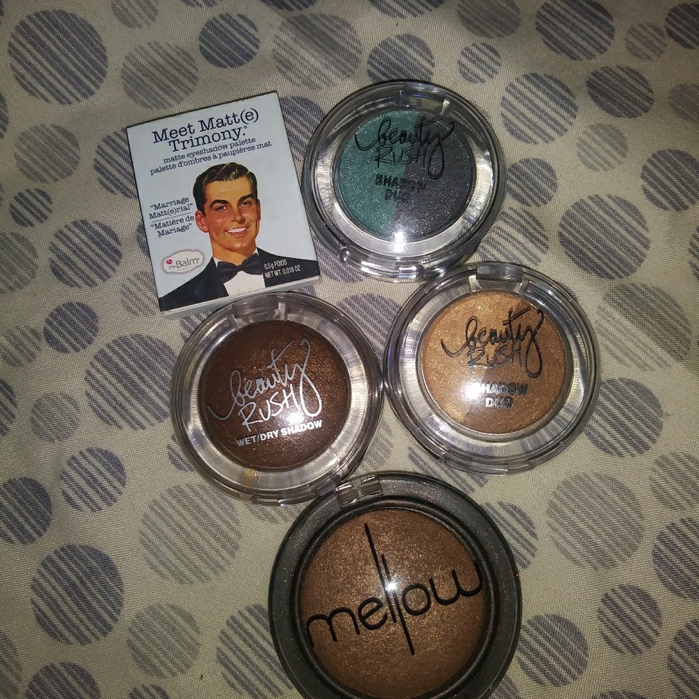 2•FREE•GIFTS + 5 Eyeshadows