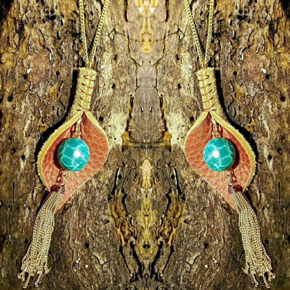 "Mountain Meanderings"🥀Leather Agate Necklace