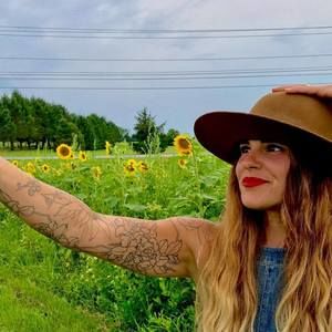 Meet your Posher, Stacey