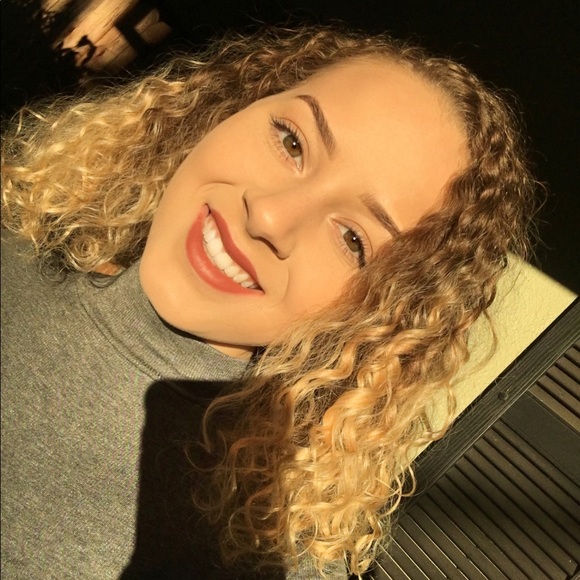 Meet your Posher, Hannah - Picture 1 of 1