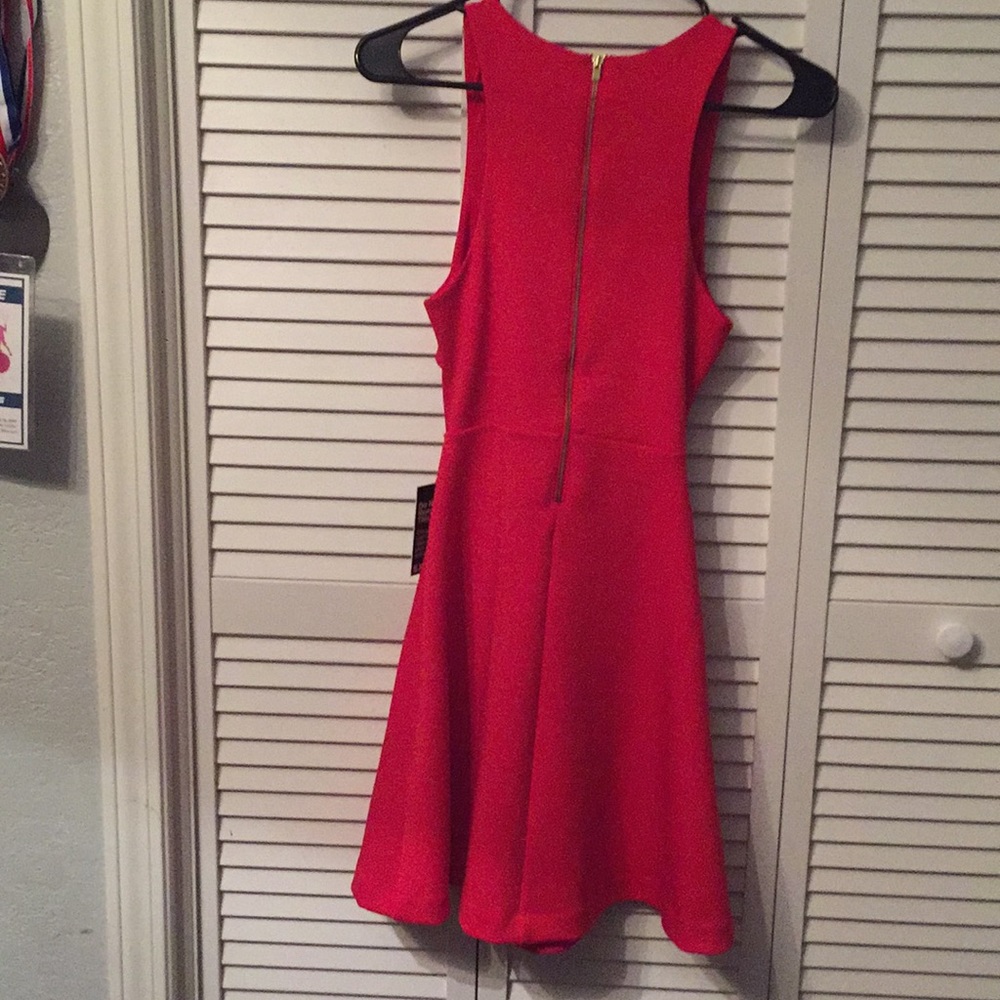 Red short dress - Picture 2 of 2