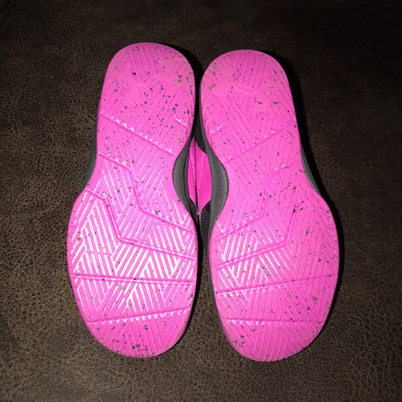 Under armour kids sneakers - Picture 3 of 4