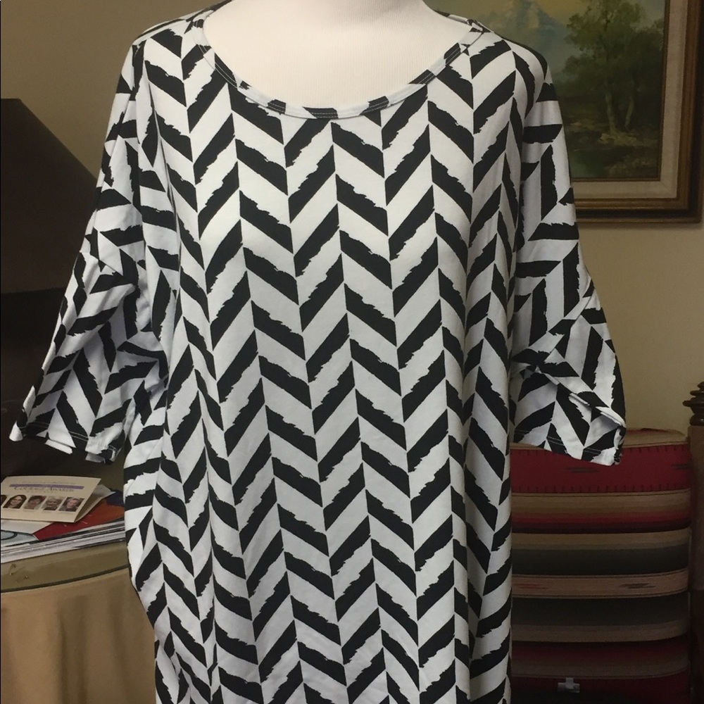 LulaRoe black and white print
