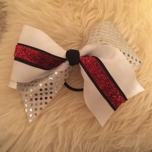 Cheer bow