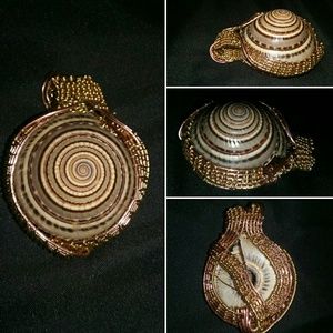Wire wrapped shell