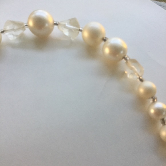 White pearl necklace - Picture 2 of 5