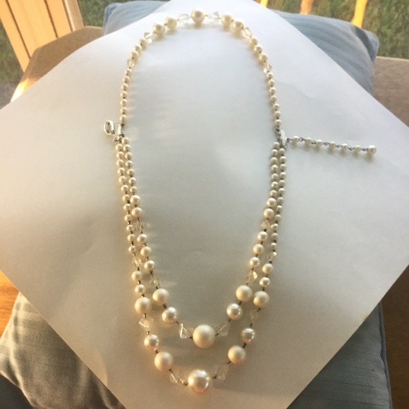 White pearl necklace - Picture 4 of 5