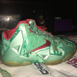 Lebron 11 Christmas