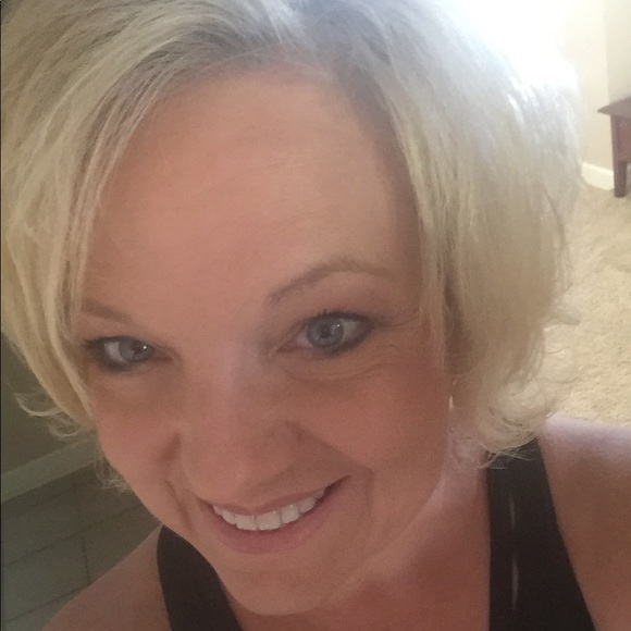 Meet your Posher, Karen - Picture 1 of 1