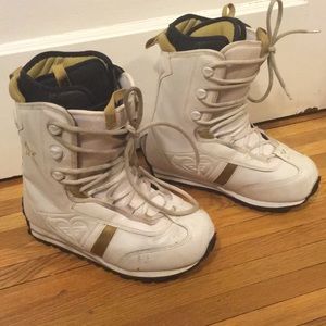 Roxy size 10 snowboard boots
