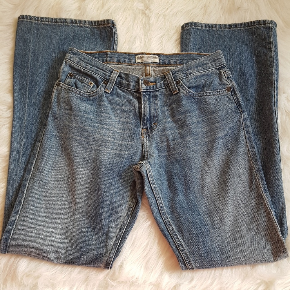AMERICAN EAGLE FAVORITE FIT DISTRESSED JEANS 4 REG