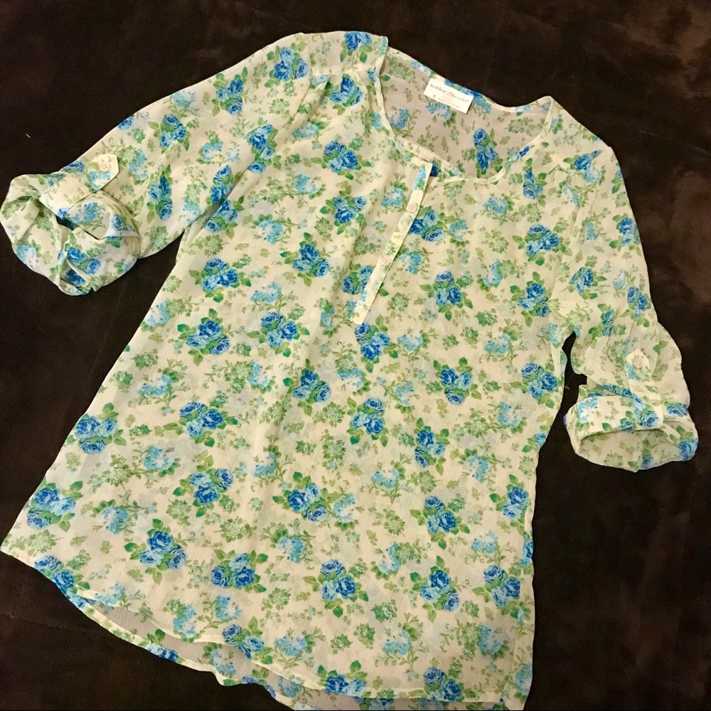 🏷 3 for $11 T-shirts 🏷 Sheer floral top