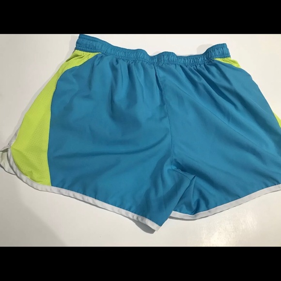 Adidas Women DRI-FIT Work Out Shorts SZ Medium - Picture 4 of 4