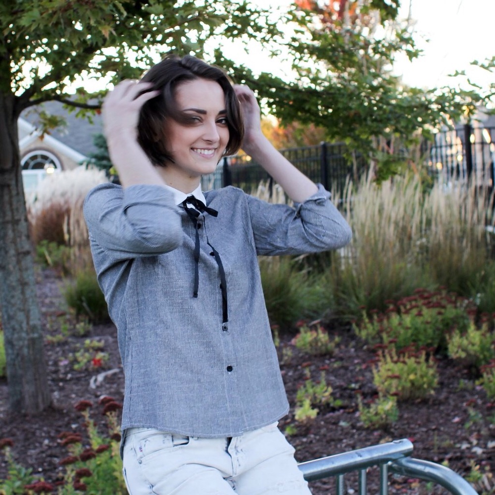 HOST PICK 🎉 Shirt with bowtie and collar