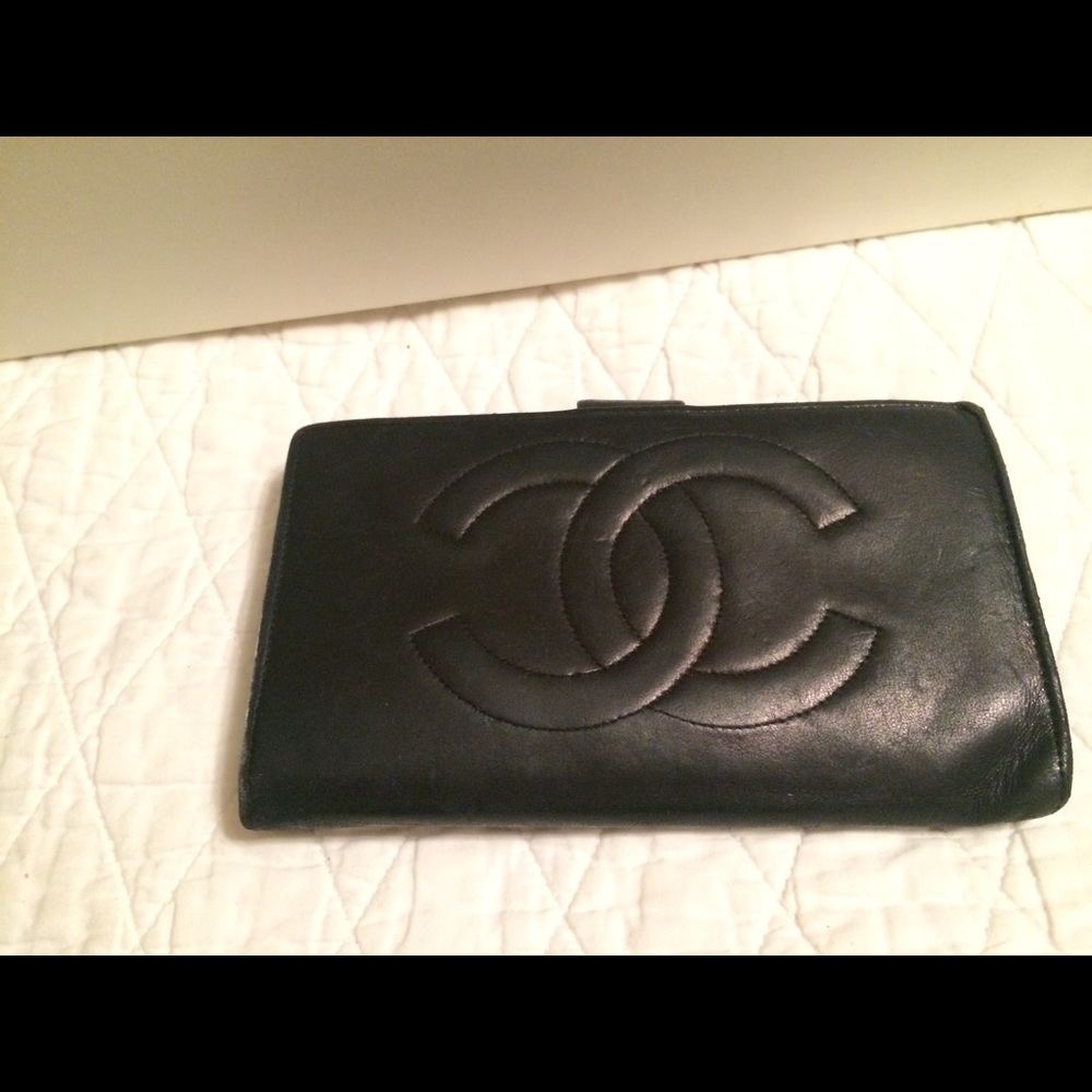 Classic vintage Chanel wallet