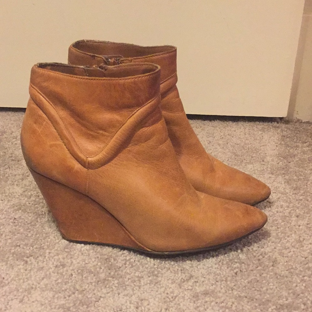 Seychelles Cognac Leather Wedge Booties ❤️