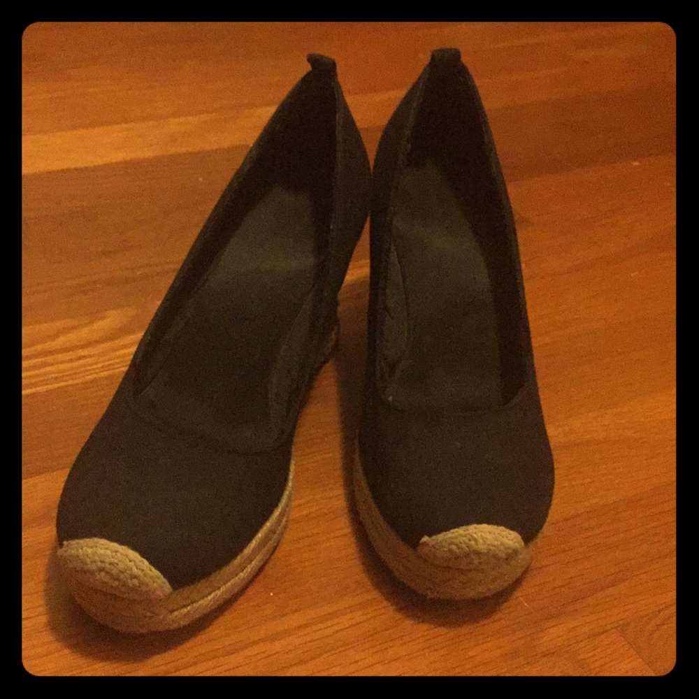 Black Wedges