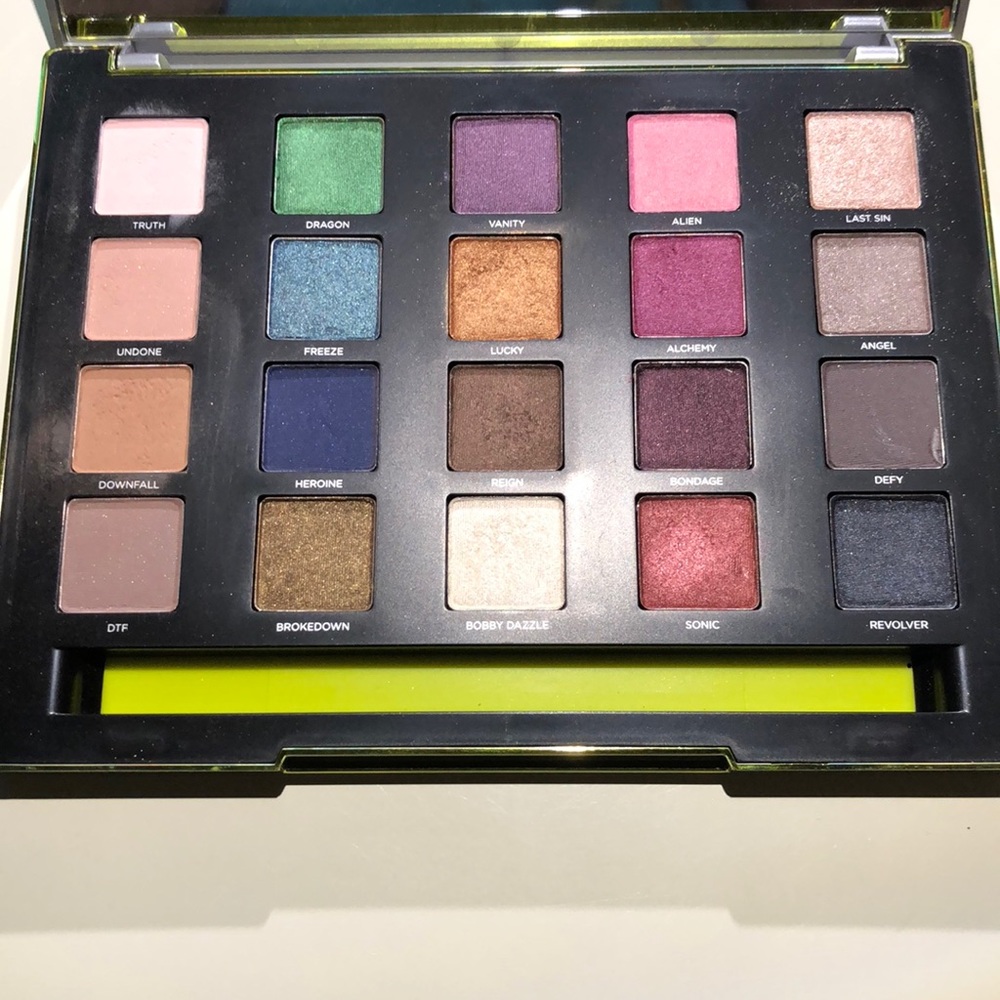 Urban Decay VICE eyeshadow palette
