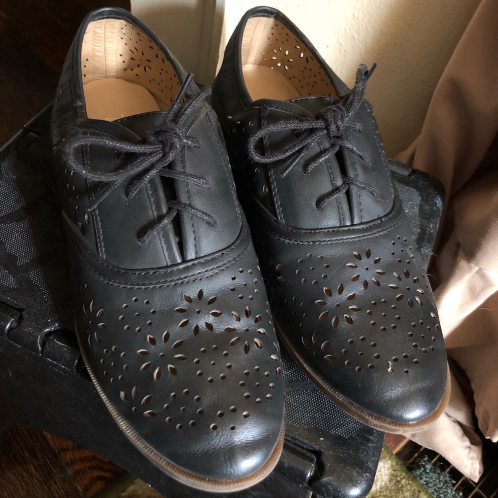 Black dress shoe 8
