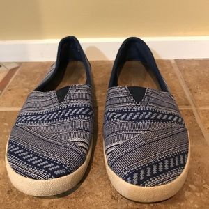 Toms Avalon Sneaker Women's Tribal Loafers 9.5