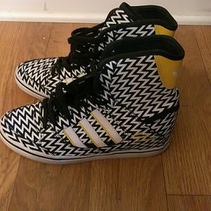 Adidas Chevron