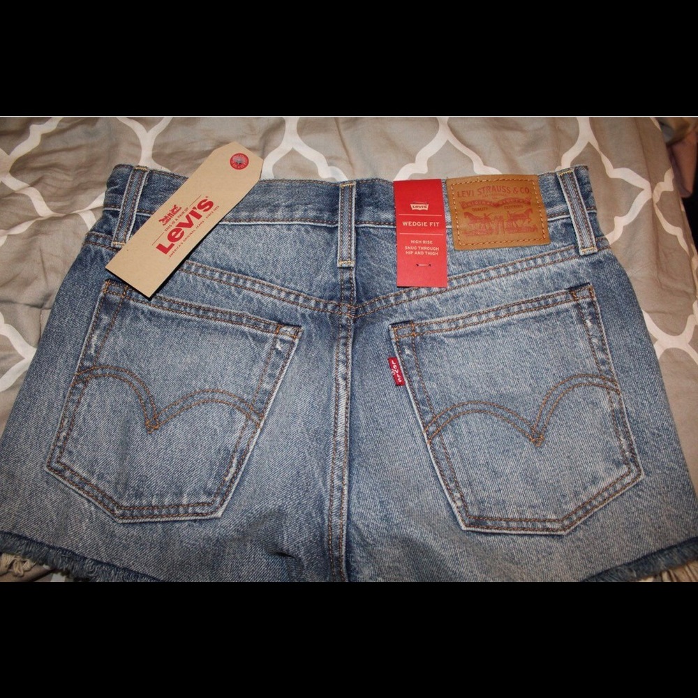 NWT Levi’s denim shorts!