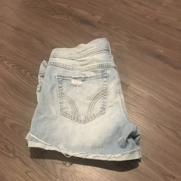 Distressed hollister jean shorts - Picture 2 of 3