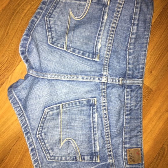 American  Eagle vintage "daisy dukes" - Picture 5 of 5