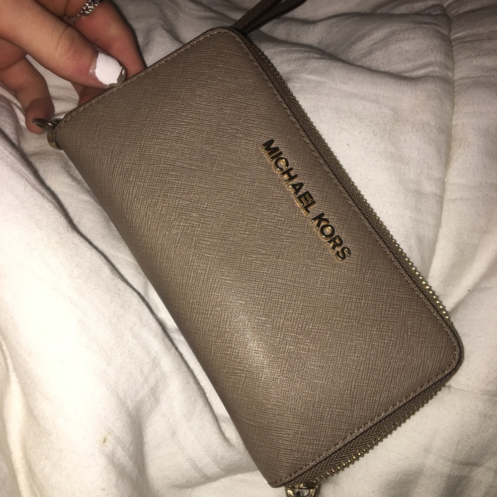 Michael kors wallet