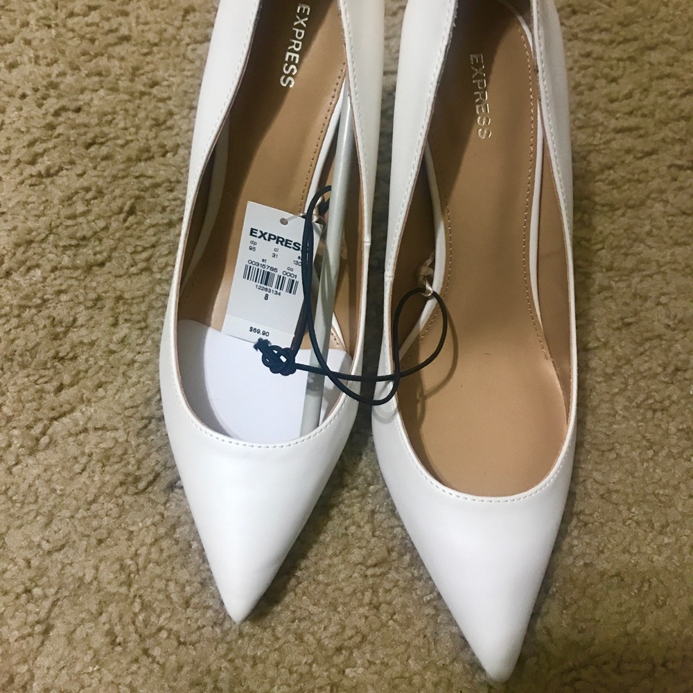 “SOLD”Brand new White high heel