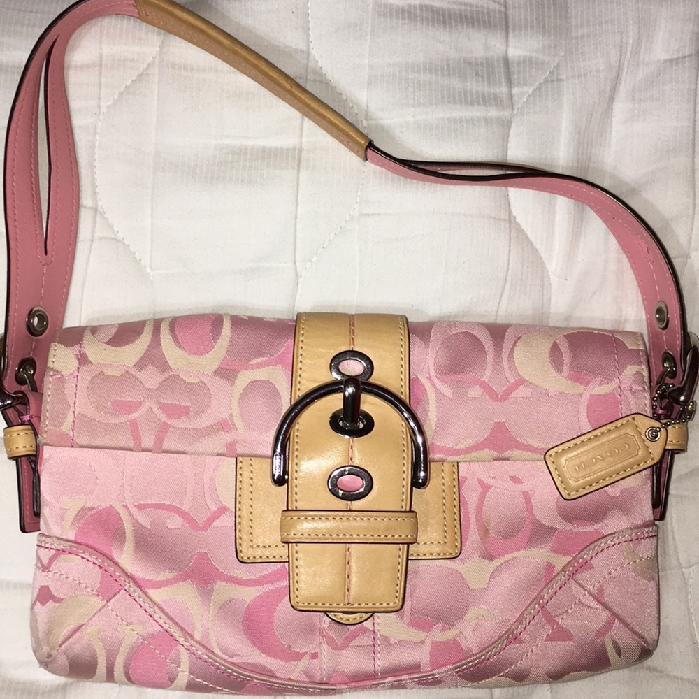 Beautiful Coach Pink & White Soho Sig. C Print