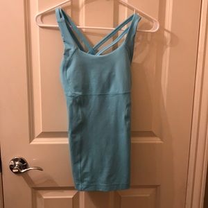 Very flattering Lululemon workout top