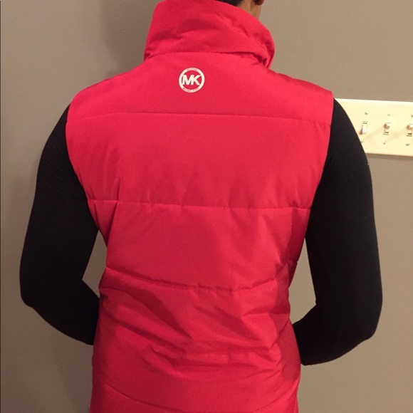 NEW WITH TAG MICHAEL KORS CRIMSON SIGNATURE VEST - Picture 2 of 5