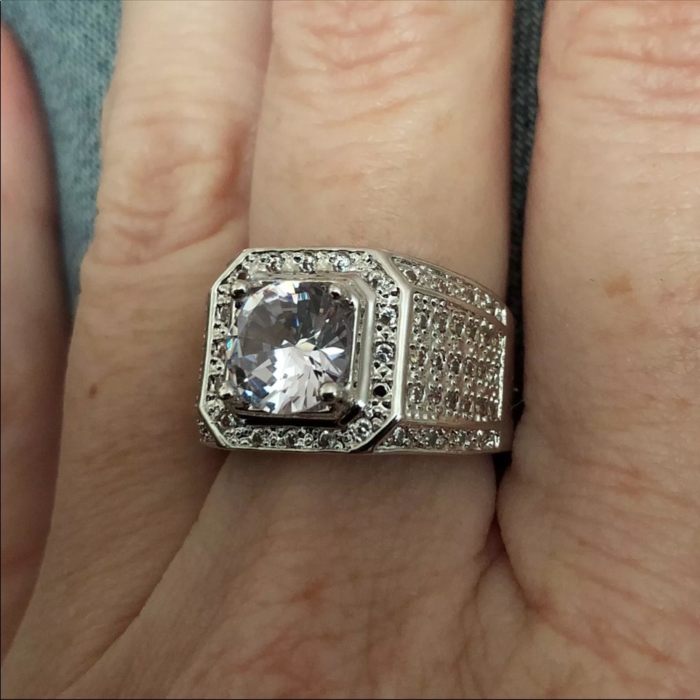 Stunning Ring - Picture 2 of 2