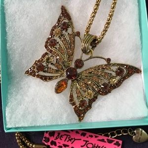 Betsey Johnson sweater necklace