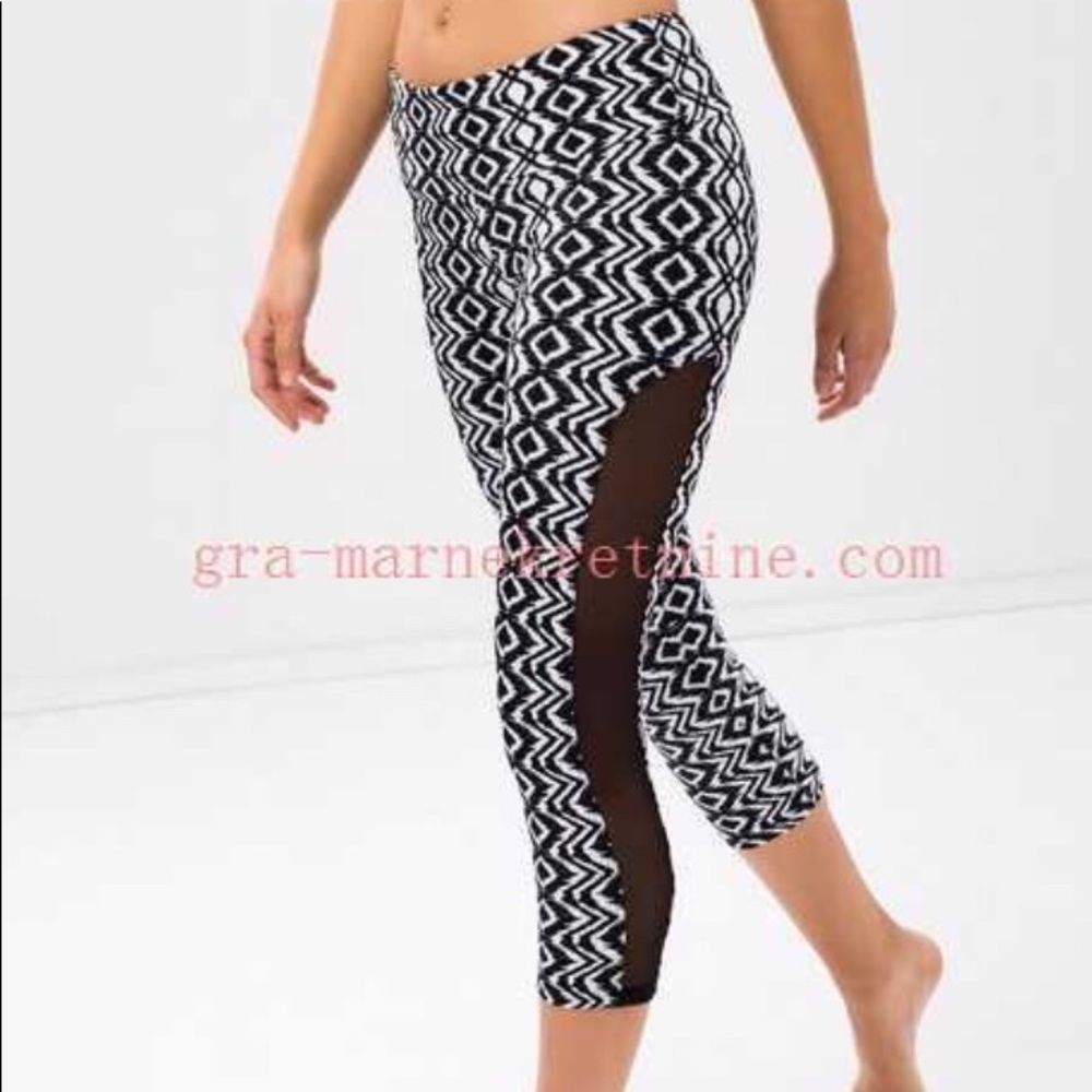 Onzie Capri Yoga Pants