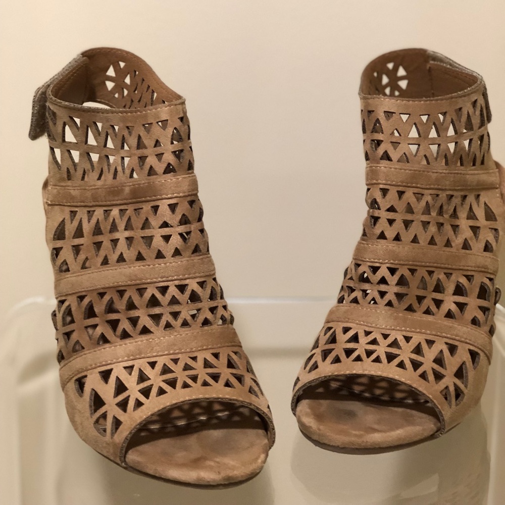 Cutout Tan Bootie/Heel Nature Breeze