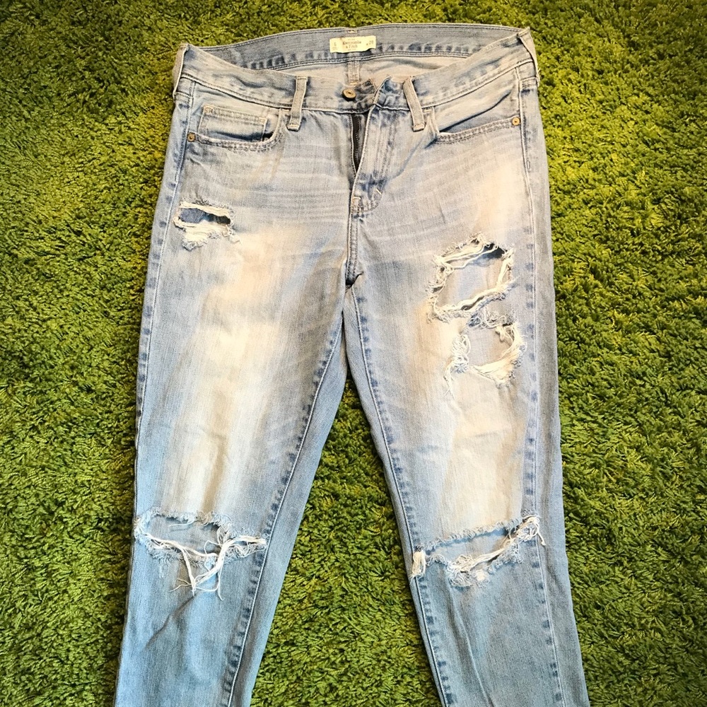 Abercrombie & Fitch Boyfriend Cropped Jeans