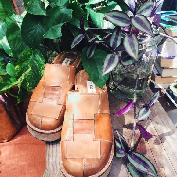 STEVE MADDEN LEATHER PATCH CLOGS VTG - Picture 1 of 3