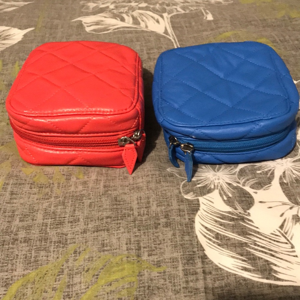 2 Trish mcevoy planner makeup and brush holder